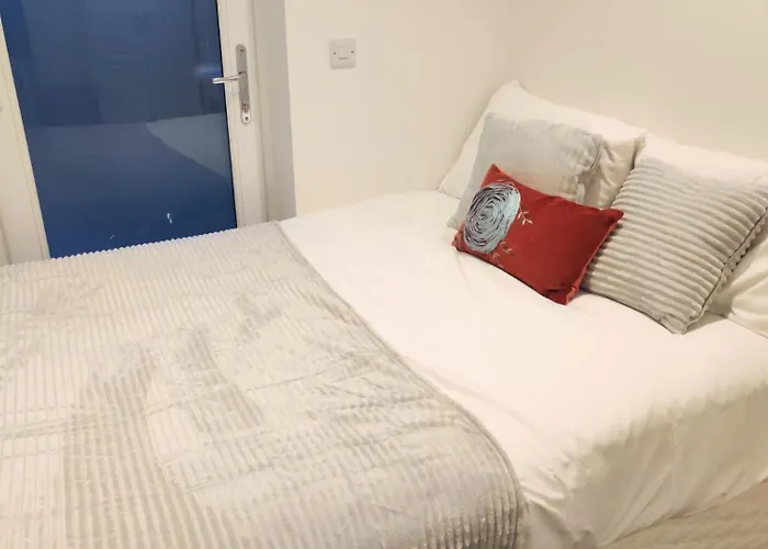 Warm Edinburgh City Center Room
